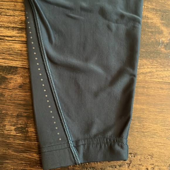 Lululemon size 2 thermal leggings with two back zipper pockets! - Picture 5 of 13